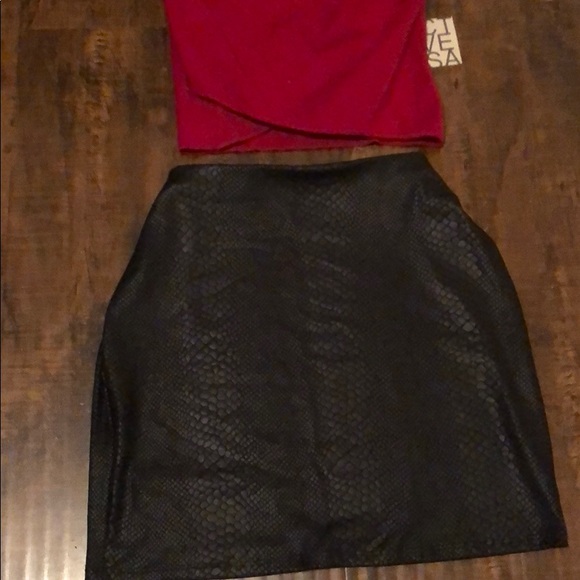 Beautiful Red Crop Top With Skirt - Picture 2 of 2